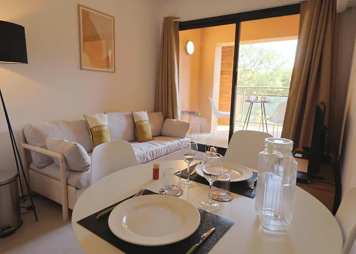 Magnifique T2 Accès Et Piscine Chauffée * Pianottoli-Caldarello (Corsica)