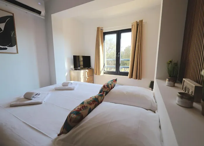 Magnifique T2 Accès Et Piscine Chauffée Pianottoli-Caldarello (Corsica)